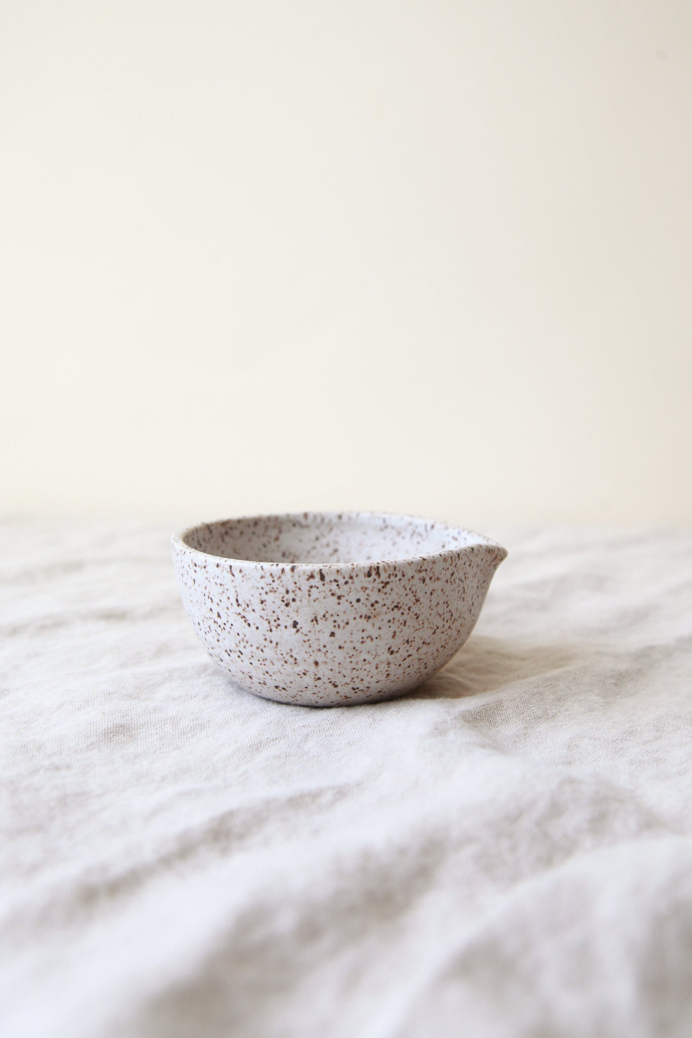 Pour Bowl / Pebble