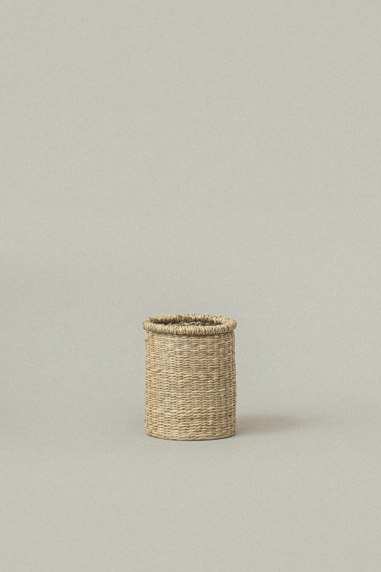 Load image into Gallery viewer, Seagrass Table Basket

