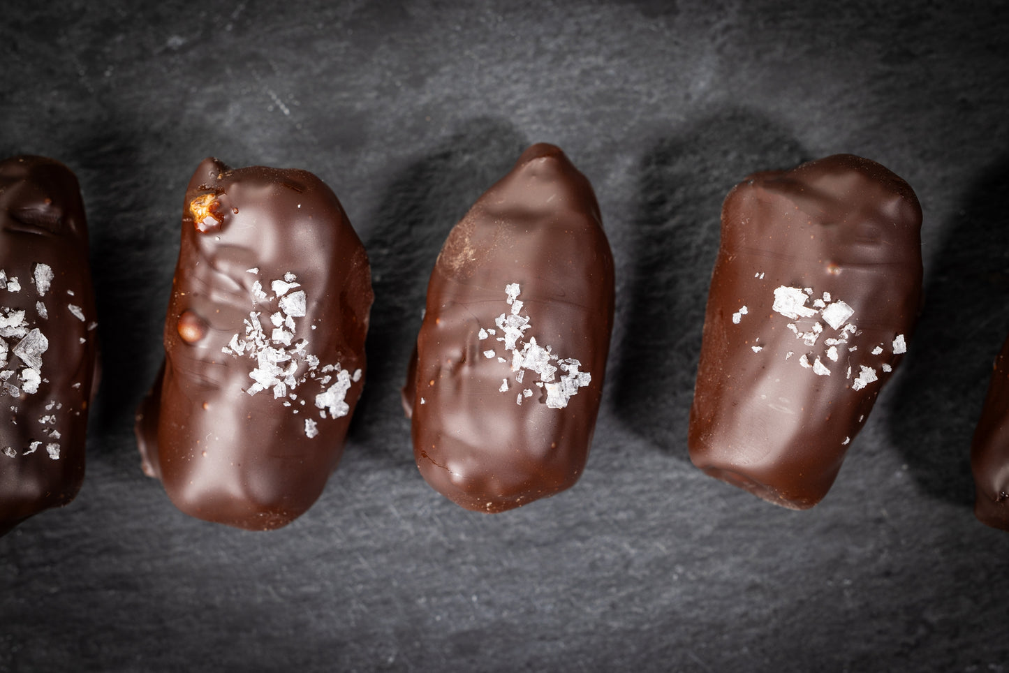 Load image into Gallery viewer, Dark Chocolate Covered Dates / Almond Java Crunch
