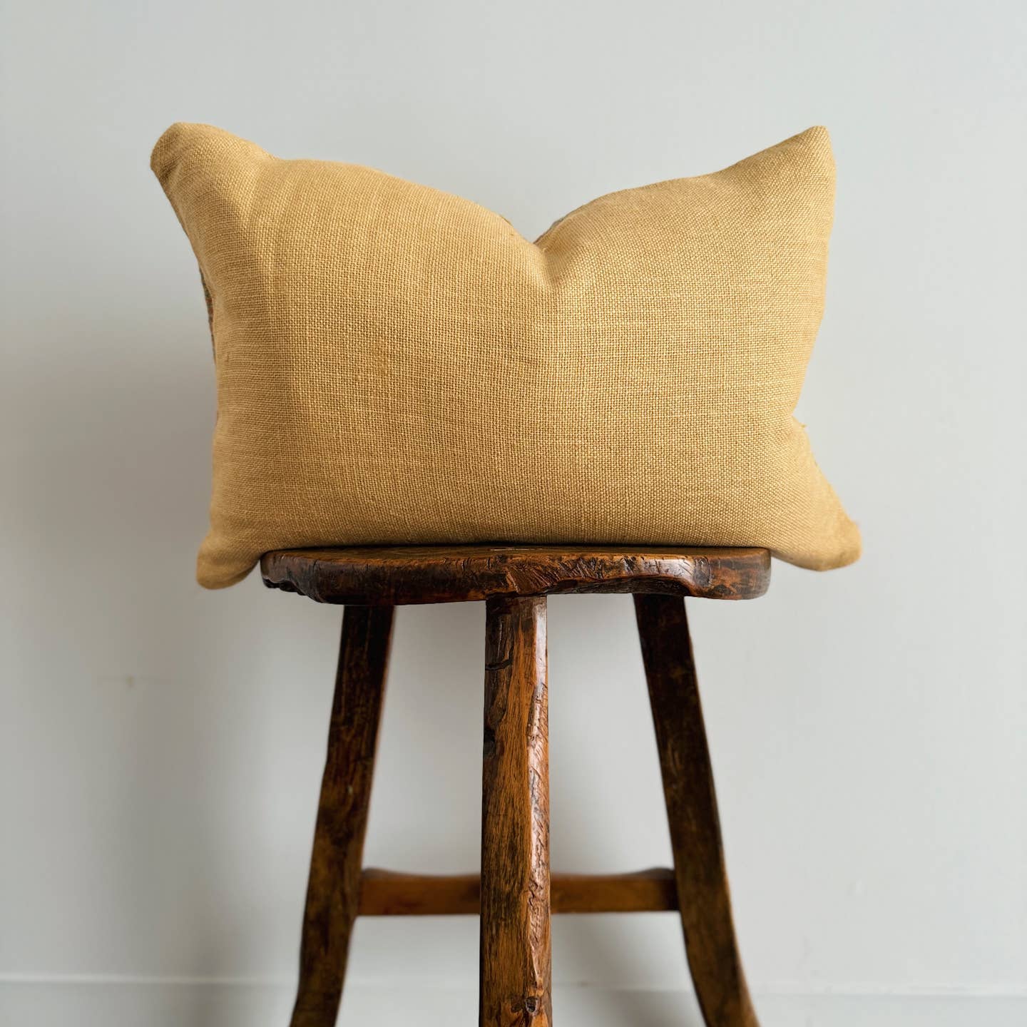 Dorian Pillow