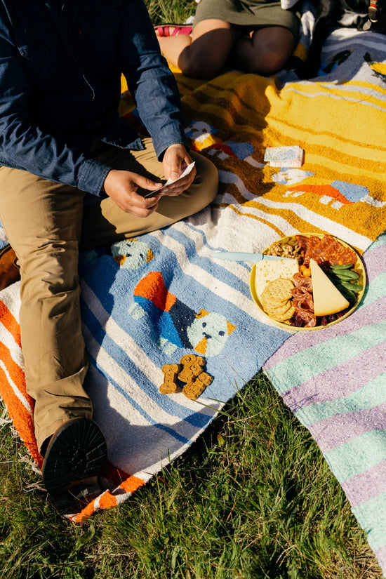 Perro Dorado - Woven Blanket