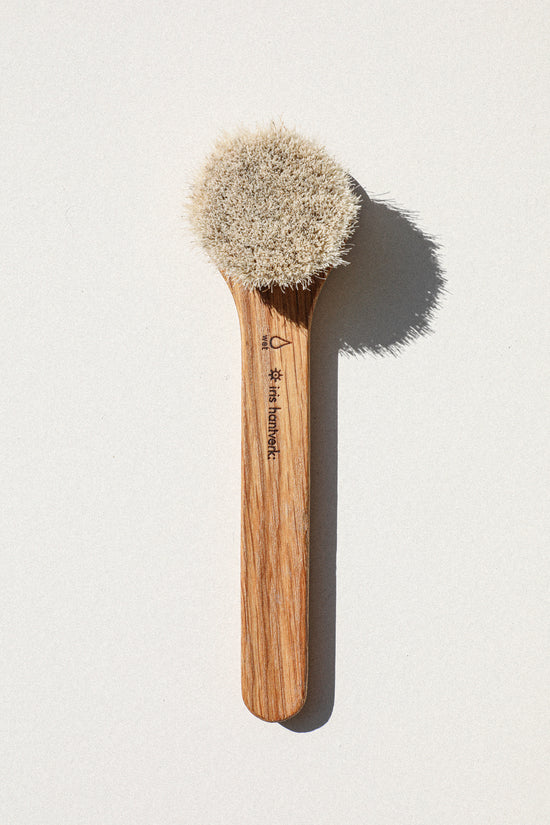Oak Face Brush