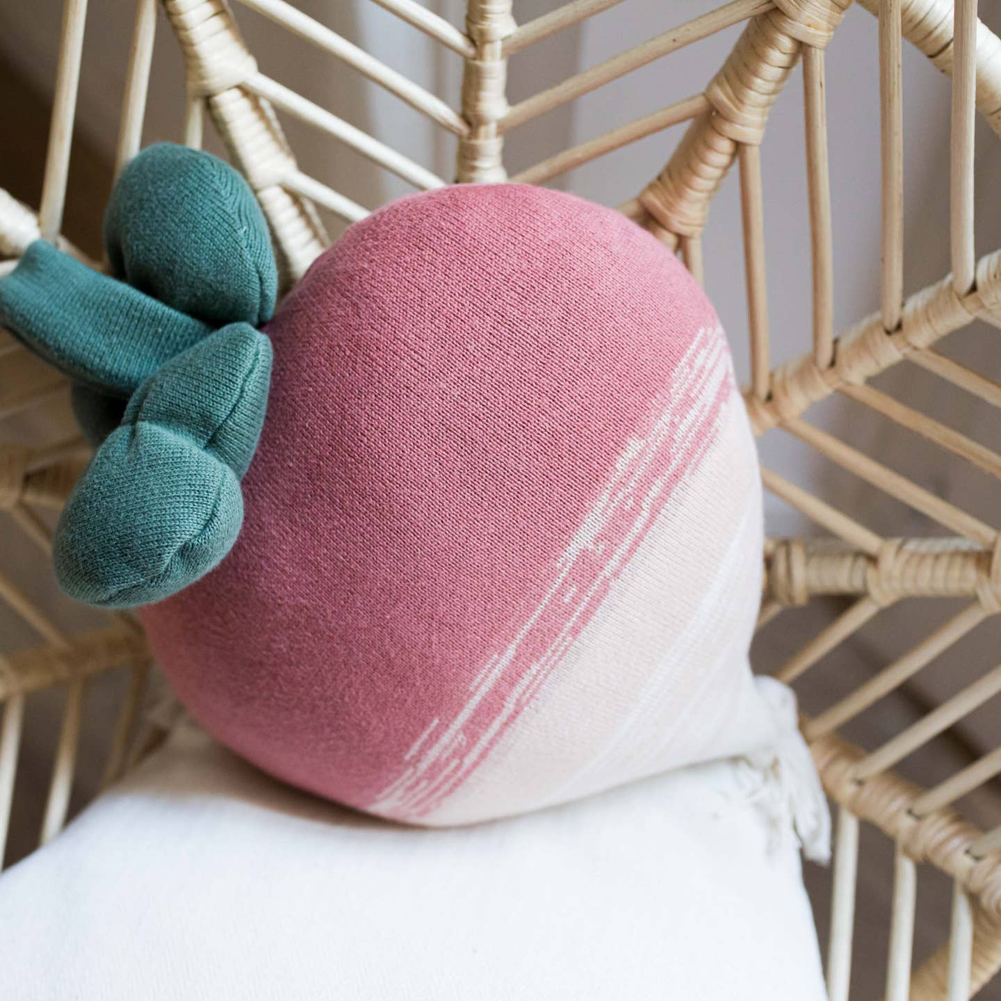 Knit Radish Cushion