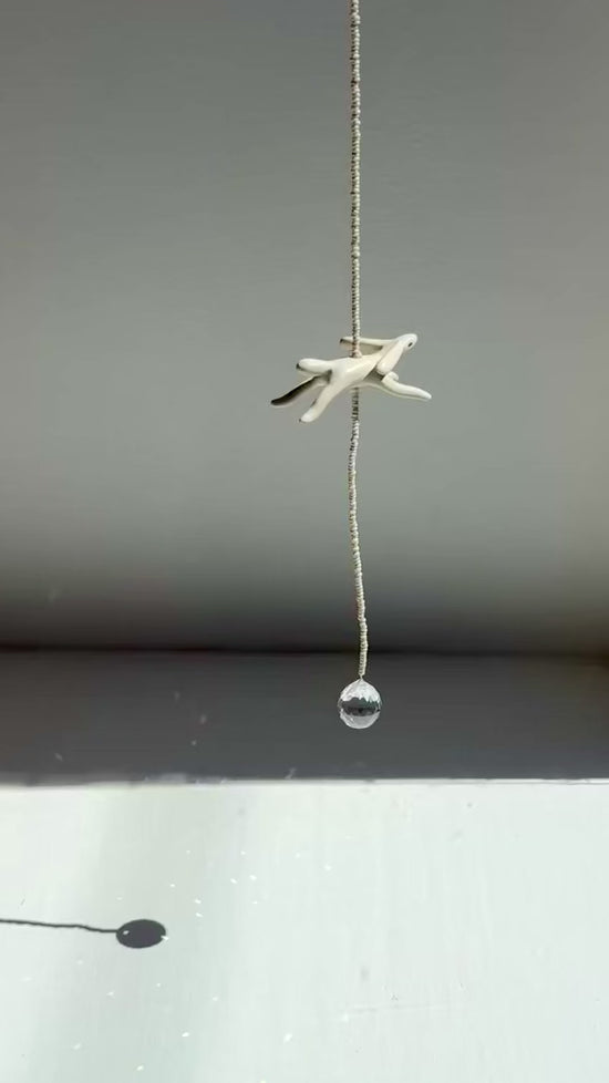 Load and play video in Gallery viewer, Ginkgo - Animal Light Catcher
