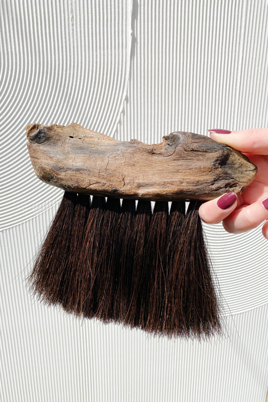 Beech & Horse Hair Crumb Brush – Earthen