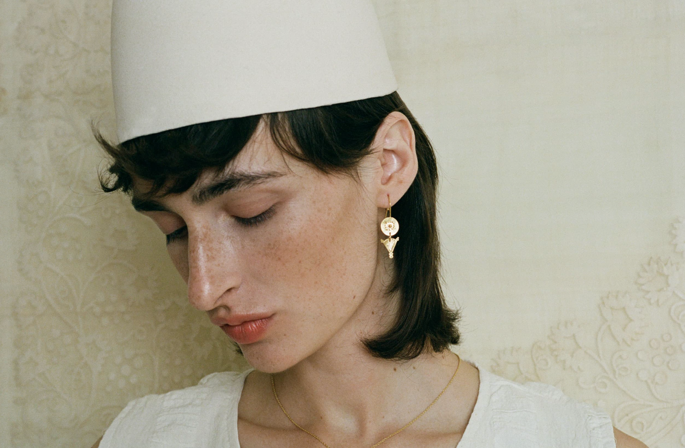 Load image into Gallery viewer, Freccia Earrings
